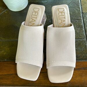 Deltan slide sandals leather sole 9.5M new in box